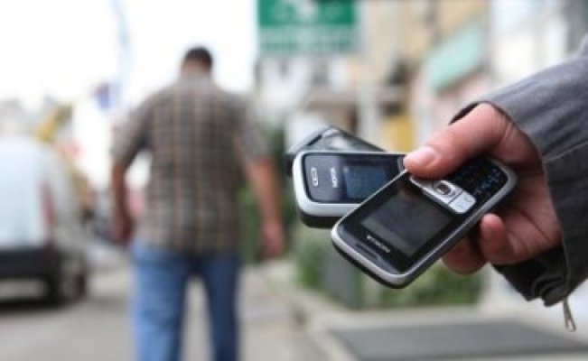 Atenţie la bagaje! Telefoanele turiştilor de la Costineşti, în vizorul hoţilor